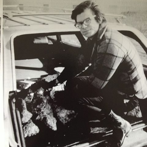 CRASH IMAGINARY MUSEUM #002 / 1968 ROBERT SMITHSON ARRANGING ROCKS FOR NONSITE « LINE OF WRECKAGE »