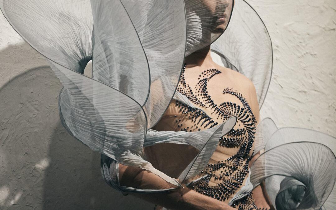 IRIS VAN HERPEN UNCOVERS “HYBRID SHOW” SPRING-SUMMER ’25 COLLECTION